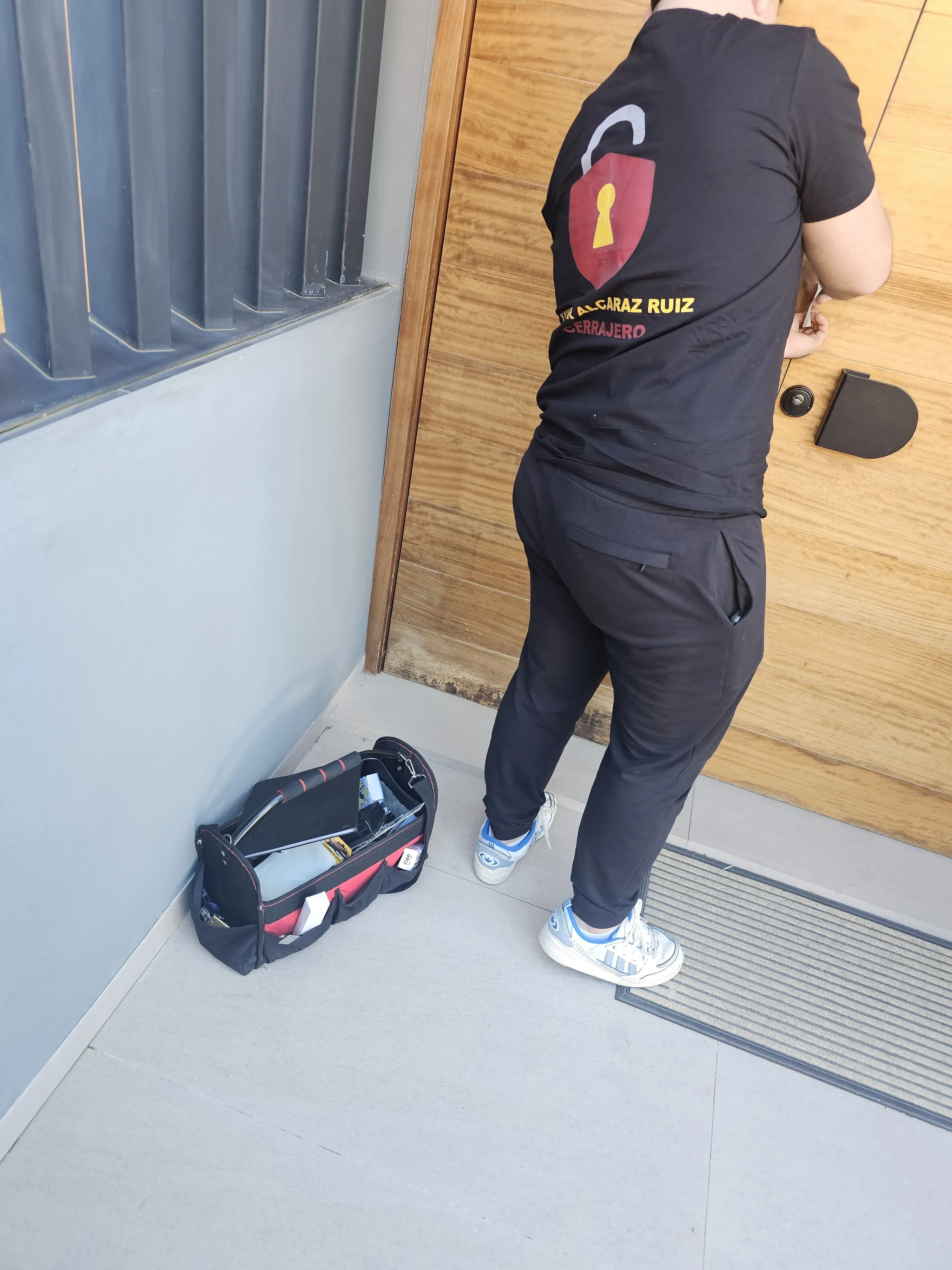 Cambio de cerradura de seguridad realizado por cerrajero en Girona